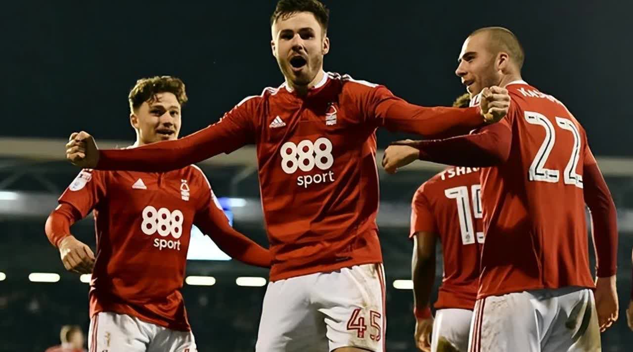 今晨突围战来临；罗马围绕欧冠绝杀压哨；更衣室稳定；球队文化再被提及的简单介绍