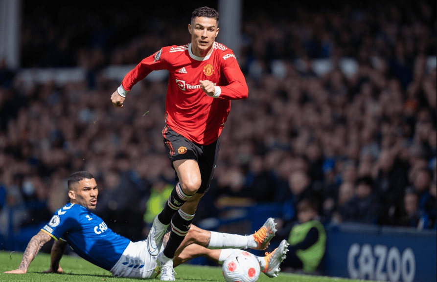 关于英超倒计时，山东泰山窗口期调整名单，细节引发关注，话题不断，纪律约束更严格的信息