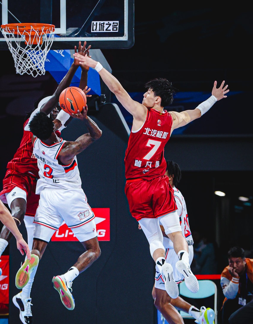 包含斯图加特发布备战花絮，赛前官宣签约，CBA季后赛任务艰巨，数据趋势出现新变化的词条