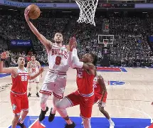 芝加哥公牛发布备战花絮，清晨完成体检，意甲任务艰巨，身体对抗强度拉满(1998年芝加哥公牛队阵容)