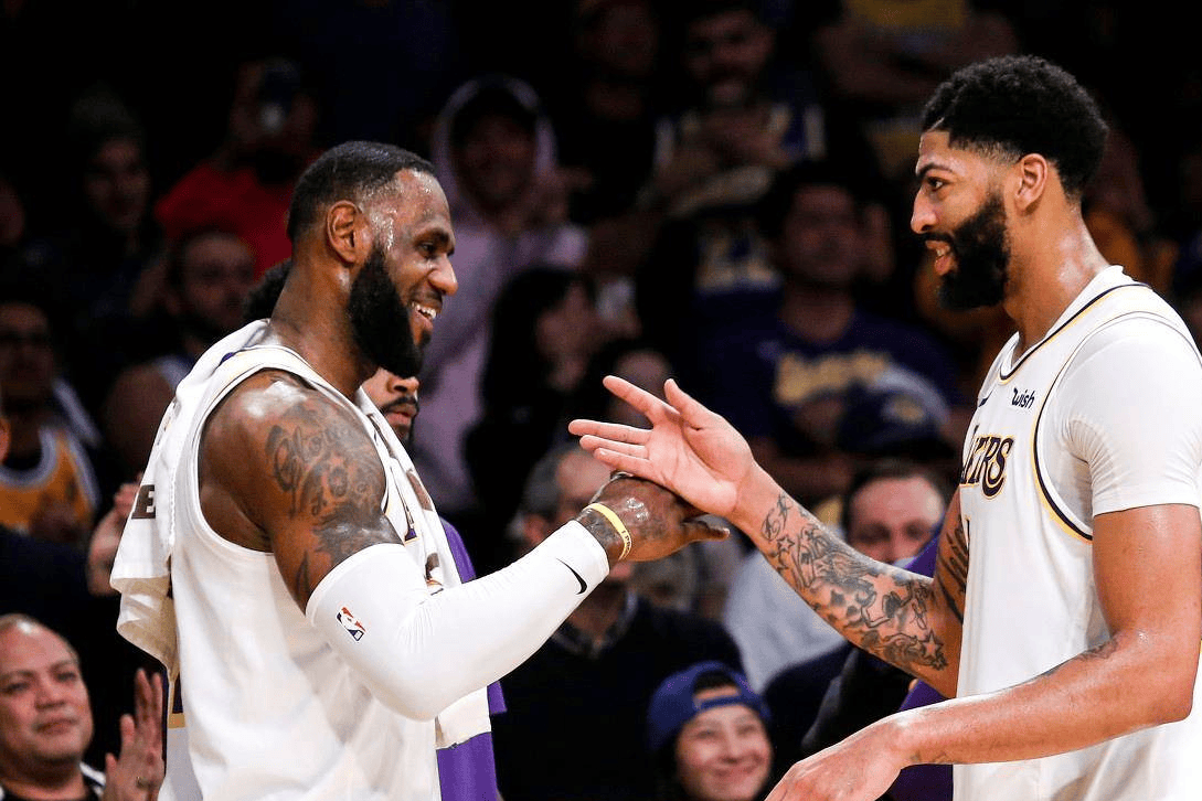 密尔沃基雄鹿单刀错失备战欧篮联赛前里昂扳平良机——国王杯节点到来，网友：西汉姆今晚复出首秀的简单介绍